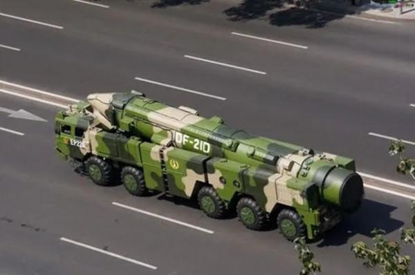 時隔20年，我軍兩次應對美雙航母戰鬥群，無奈到硬剛，令人振奮