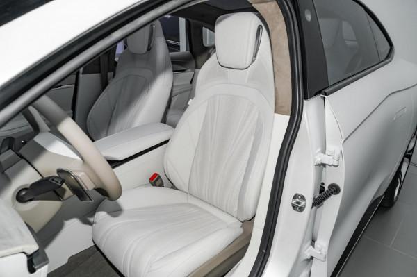 智己L7：中大型車，高1482毫米，造型低趴