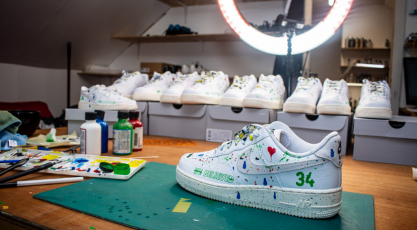 慶祝34勝 耐克為盤爺手繪Air Force 1紀念款板鞋