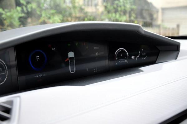 試駕即將上市的長安UNI-V：個性十足 效能更佳