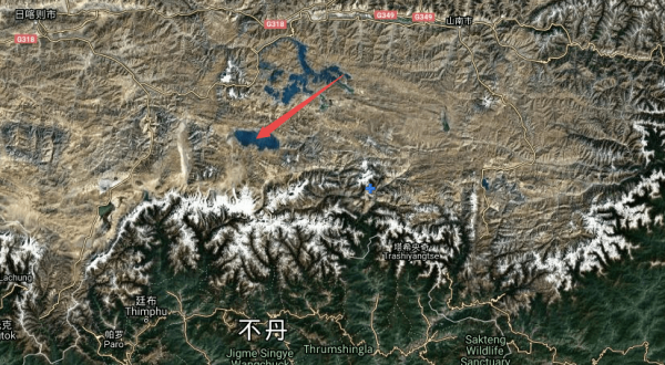 想欣賞“藍冰”奇景不用去貝加爾湖了，西南邊陲普莫雍錯驚豔你