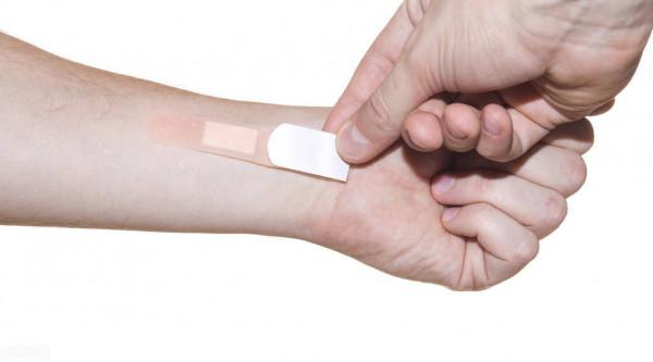 女童誤用創可貼致手指截肢,專家支招兒童常見外傷處理 女童誤用創可貼致手指截肢,專家支招兒童常見外傷處理