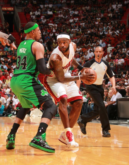 為什麼皮爾斯喜歡到處黑詹姆斯?看了他們69次交手的資料,你就懂 為什麼皮爾斯喜歡到處黑詹姆斯?看了他們69次交手的資料,你就懂