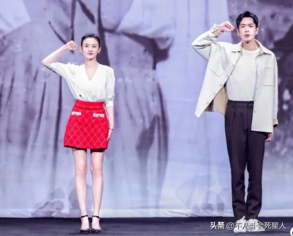 央視元宵女星PK：毛曉彤贏了金晨，萬茜&OpenCurlyDoubleQuote;敗&rdquo;在服裝上