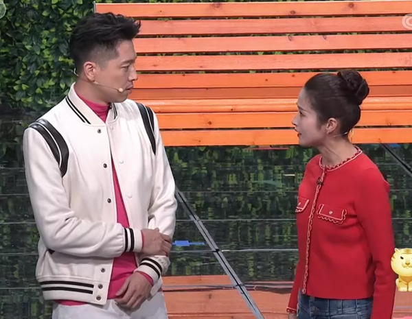 眾星春晚造型：趙麗穎連換兩套，張小斐氣質出眾，馬凡舒甜美可人