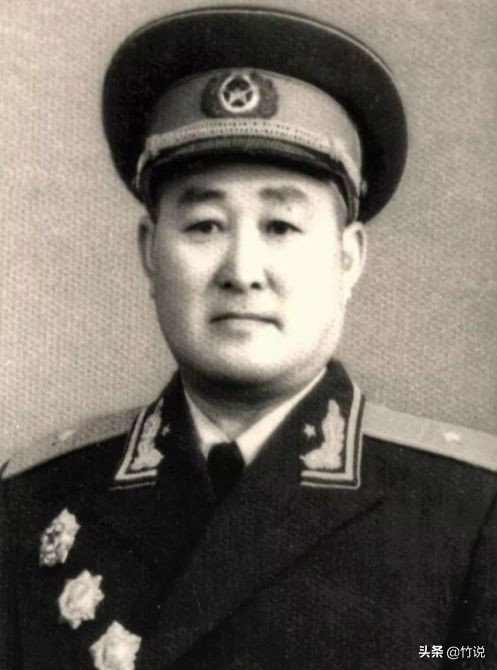 建國時我軍有10位“獨臂將軍”，他們是誰？1955年被授什麼軍銜？