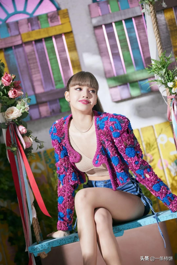 &quot;人間芭比&quot;lisa迴歸翻車,妝容油膩造型迷惑酷似吳莫愁!蘋果肌嚇人