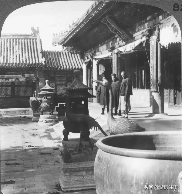 100多年前的晚清社會，慈禧出逃後的寢宮，仍有守衛在看守