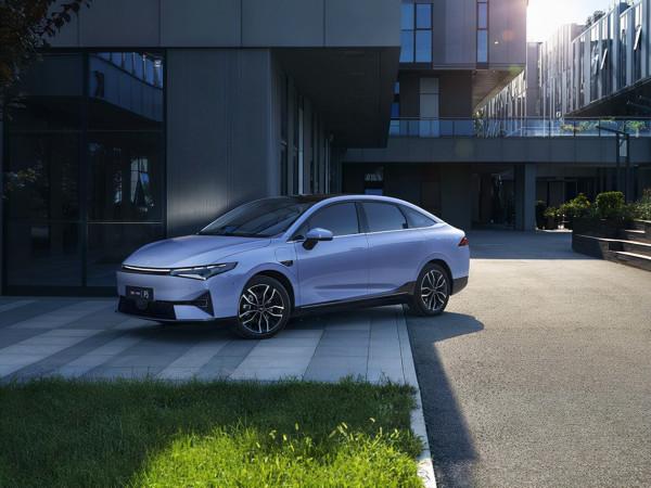 小鵬P5正式上市 補貼後售價15.79-22.39萬元