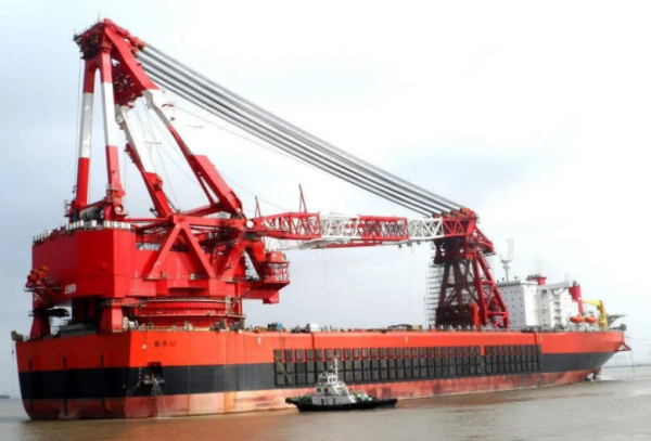 中國振華30超級起重船有多厲害？重量14萬噸，滿油可繞地球一圈半