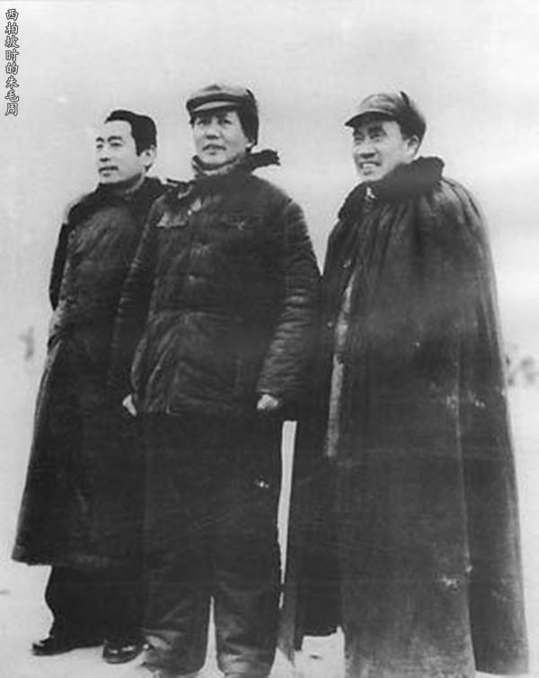 1948年，毛主席、周總理、朱老總給一位老人鞠躬祝壽，她是誰？