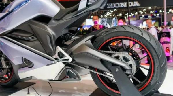 這三臺絕對是本屆摩博會最帥、最霸氣、最科幻的，國產未來可期