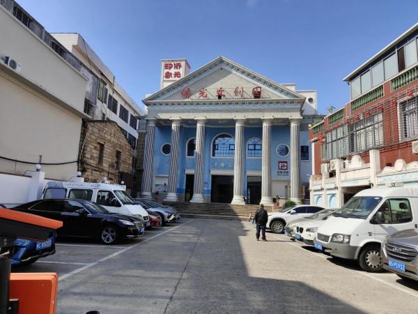 僑光影劇院周圍