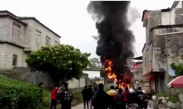 加個油，整這麼多散裝‘白酒’，可要害死個人