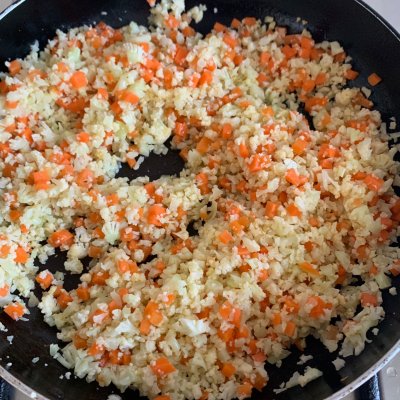 最讓孩子停不下筷子的竟然是無米炒飯（花椰菜）