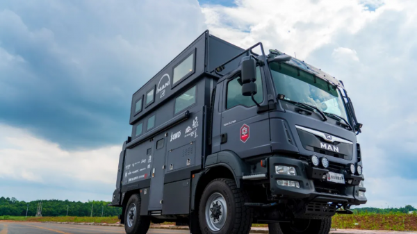 城市療愈 放肆越野 打造移動loft 旅美速騰德國MAN 4*4指揮者越野房車