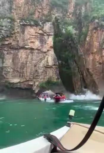巴西懸崖巨石跌落砸旅遊船，致7死3失蹤