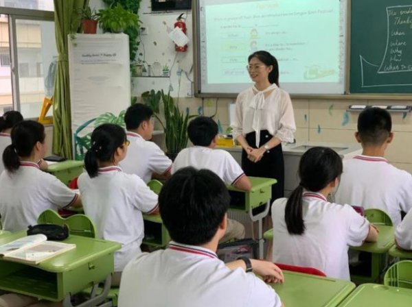 95後女教師工作4年,搖身一變成為副校長,卻因二本學歷引發爭議 95後女教師工作4年,搖身一變成為副校長,卻因二本學歷引發爭議