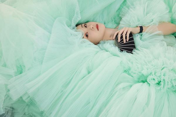 陳都靈薄荷色禮服渲染秋日溫柔 大秀天鵝頸+鎖骨殺誘惑力滿分 陳都靈薄荷色禮服渲染秋日溫柔 大秀天鵝頸+鎖骨殺誘惑力滿分