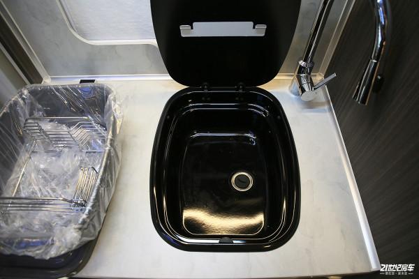 奇瑞進口底盤雙拓展房車,帶21.4度電,電粉碎直排馬桶 奇瑞進口底盤雙拓展房車,帶21.4度電,電粉碎直排馬桶