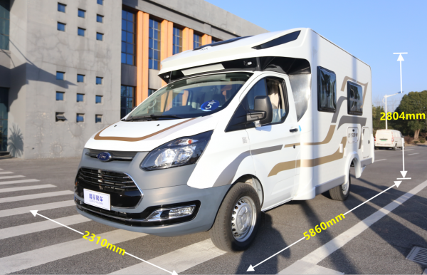 獨闢蹊徑 上裝做文章，輕量化典範，隆翠2號C528玩家版房車