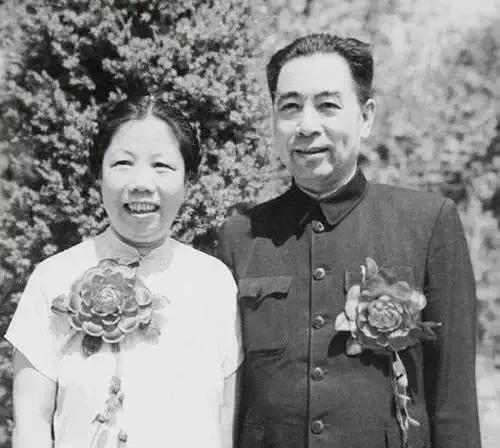 1976年1月8日，敬愛的周總理與世長辭，他一生為國為民，鞠躬盡瘁