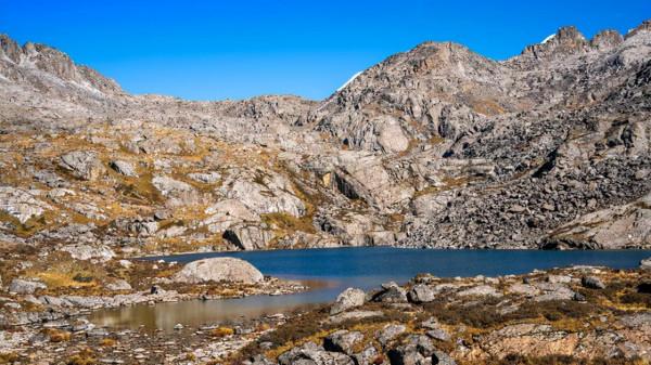 川西海拔最高最大最藍的海子——亞莫措根