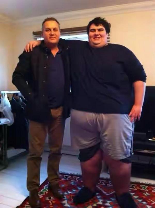 英國最胖男子體重達634斤,曾為了出門動用起重機從窗戶吊出來 英國最胖男子體重達634斤,曾為了出門動用起重機從窗戶吊出來