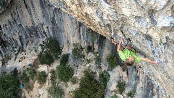 飛“巖”走壁 vs 鬼斧神工 ——探索奧運新專案攀巖 飛“巖”走壁 vs 鬼斧神工 ——探索奧運新專案攀巖