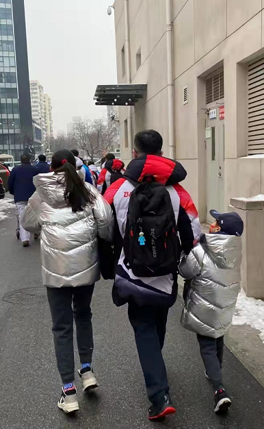 淚目！女兒手繪愛的標識，冬奧副醫療官有了“專屬”裝備包