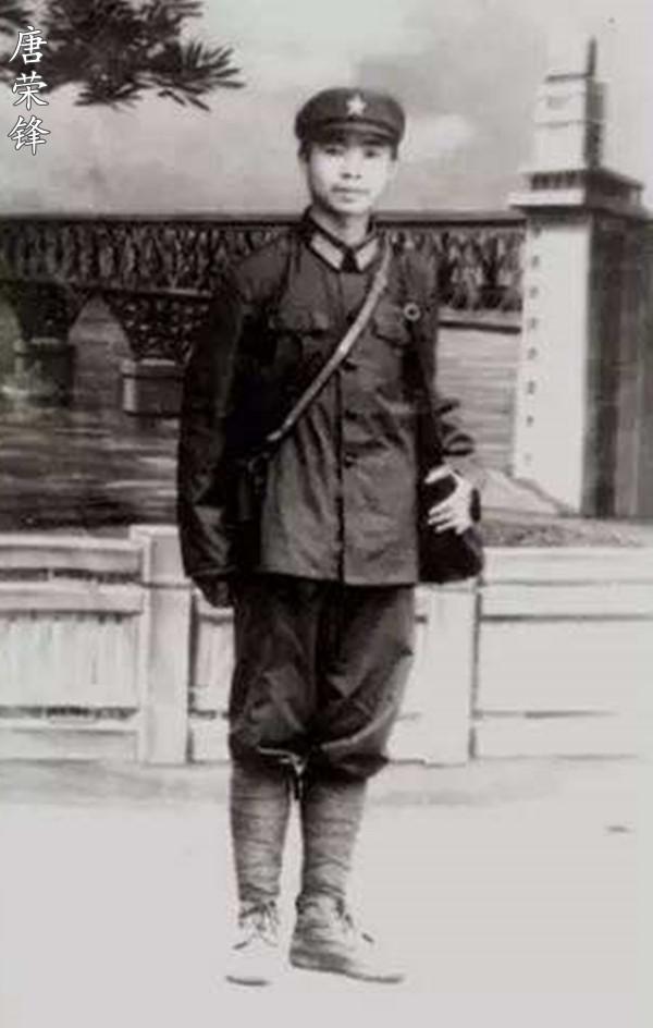 戰友犧牲，他遵守諾言把烈士母親認作媽，6年後，替戰友披麻戴孝