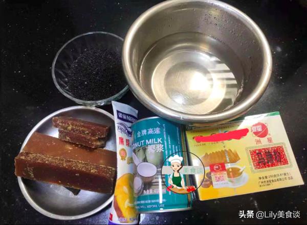 夏天，這蒸糕常做給家人吃，一拌一蒸，爽滑筋道香甜，營養不上火