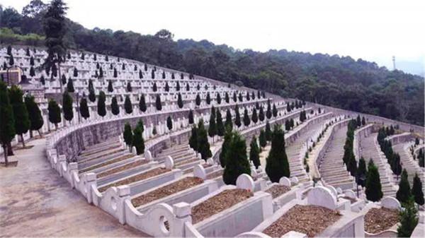 對越反擊戰中,一級傷殘英雄吳華,在老山前線永遠失去了雙腿 對越反擊戰中,一級傷殘英雄吳華,在老山前線永遠失去了雙腿