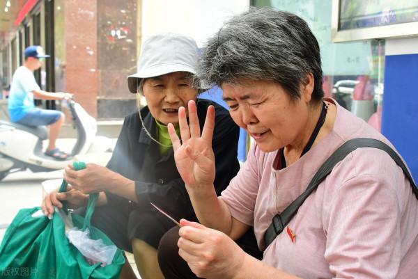 人到了一定的年紀，要想身體好，首先要做到“五不貪”