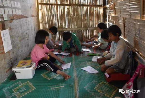 緬甸戰火不斷，上千人逃到緬中邊境線躲避，日子過得很苦
