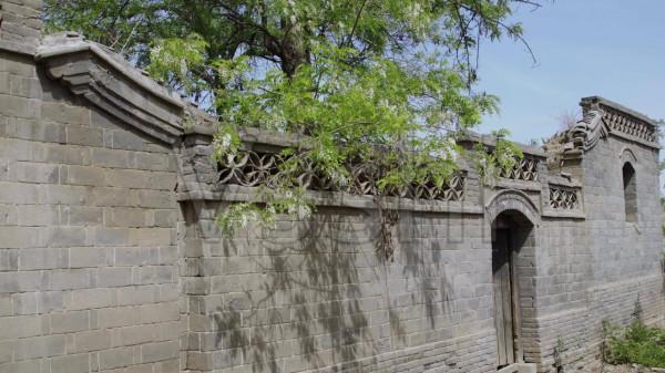 民國農村探案：雨夜樹上三人被困樹下現雙屍，稚童看出端倪破兇案