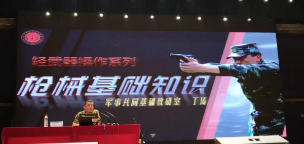 這個兵教員不一般！