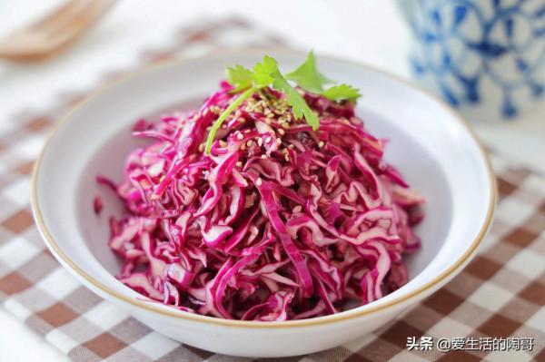 冬至到，不管有錢沒錢，吃2菜，食2肉，飲2茶，忌2味，健康過冬