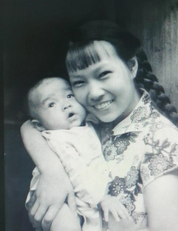 隨八千湘女上天山，為建設可可托海作貢獻