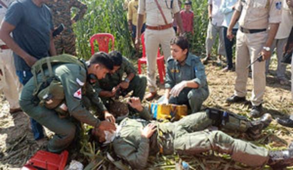 印度又雙叒叕摔了戰鬥機!飛行員摔在農田裡,仰臥不起,情況堪憂 印度又雙叒叕摔了戰鬥機!飛行員摔在農田裡,仰臥不起,情況堪憂