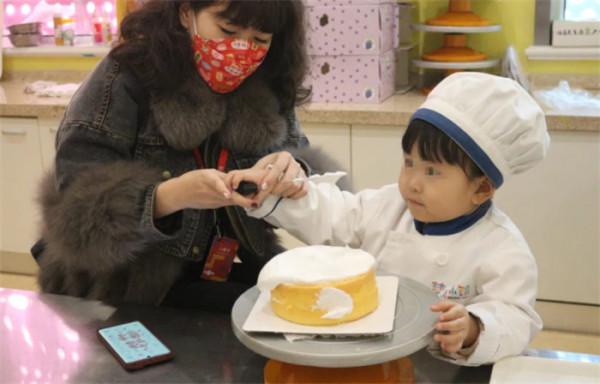 紅火開年！舞龍舞獅賀盛世櫻花鹿島迎新春 天頤湖畔&OpenCurlyDoubleQuote;地道年味&rdquo;仍在繼續