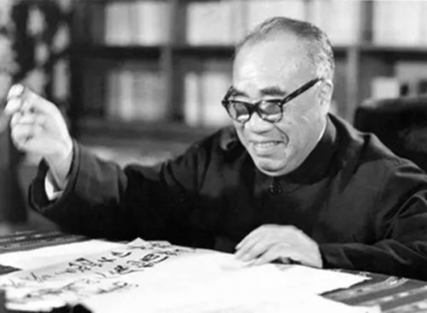 朱敏第一次見到毛主席，脫口而出說：你的畫像上沒有這顆痣