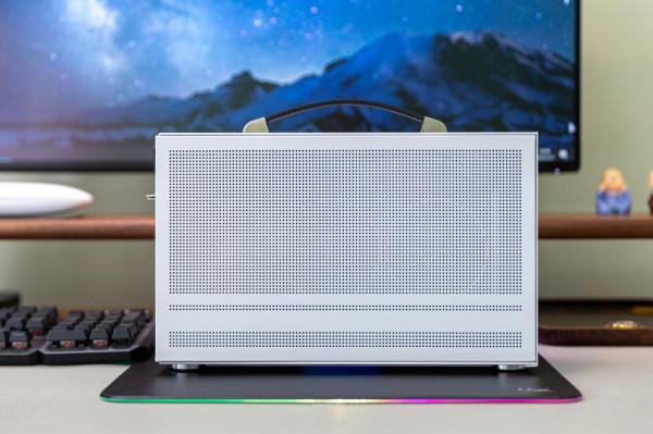 裝臺可以拎著走的ITX&mdash;&mdash;超頻三 蜂鳥1 i100C PRO 白色裝機分享