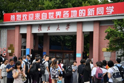 復旦開除3名違法學生，同學因不滿處分“鬧事”，高校處理過分嗎