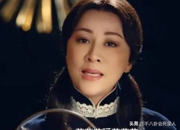 丫頭教&OpenCurlyDoubleQuote;六大丫頭&rdquo;：裝嗲、扮嫩、靠濾鏡磨平皺紋，劉濤自毀口碑