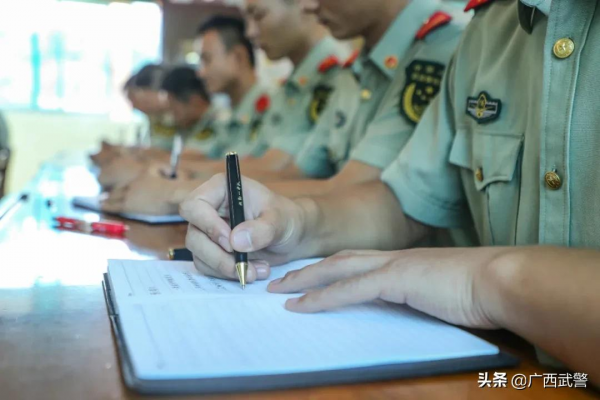 兵記者,集合! 兵記者,集合!