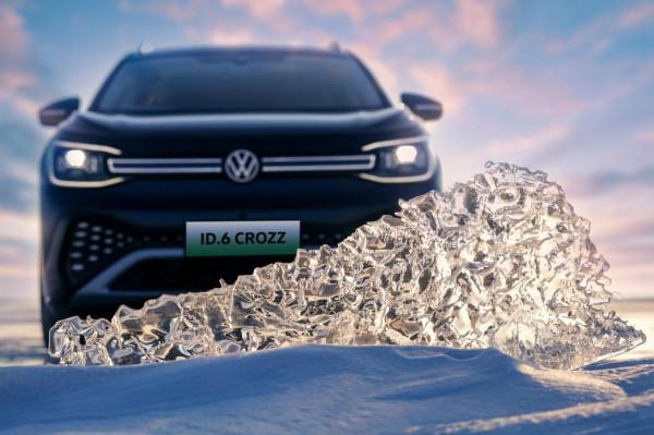 零下30度在冰湖上開電動車漂移是什麼感覺？