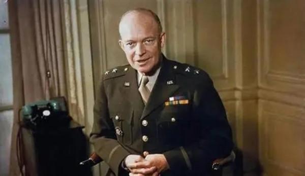 1952年，吳國楨參加蔣介石壽宴，返程發現車子被蔣做手腳