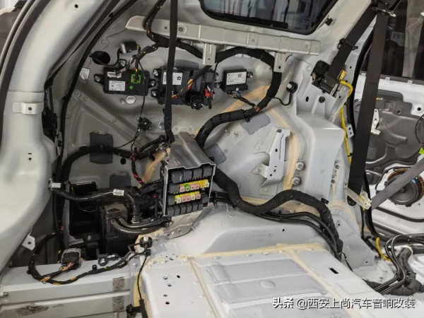 貴族之音讓純電動車王者歸來，蔚來ES8無損升級德國RS貴族音響