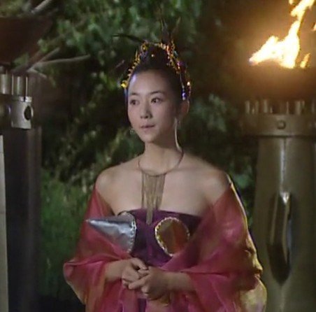 明星古裝尷尬史：頭頂風扇、餃子都算好的，有些太誇張真忍不了